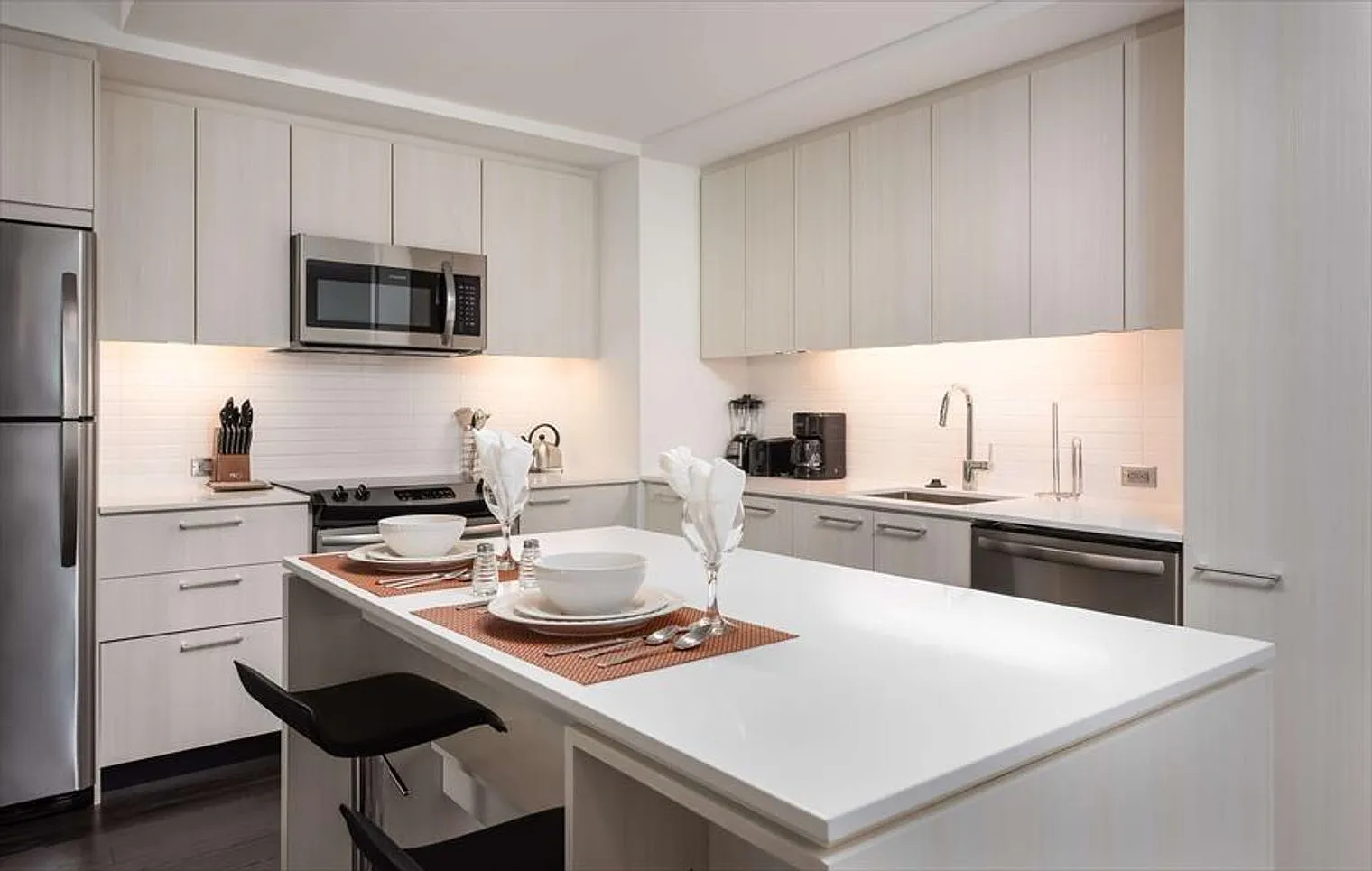 2 bed, 2.0 bath, 1216 sqft, $8,741 — Photo 4