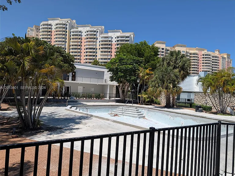 210 Sea View Dr #405 — Photo 18