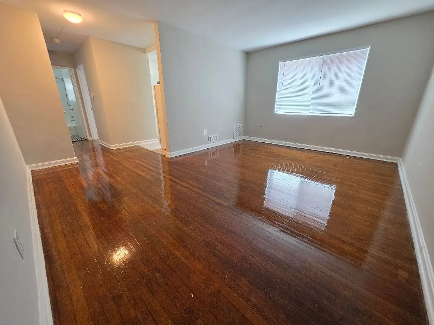 1026 45TH ST NE — Photo 2