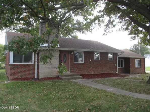 8 N 6th St, New Baden, IL 62265