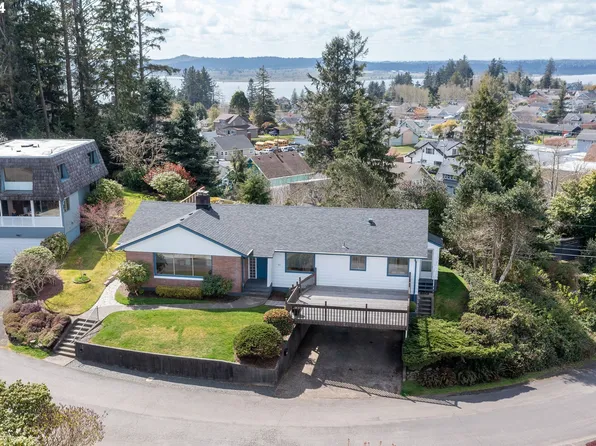 945 Ridge Dr, Astoria, OR 97103