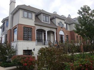 2042 Alta Vista Ct, Naperville, IL 60563