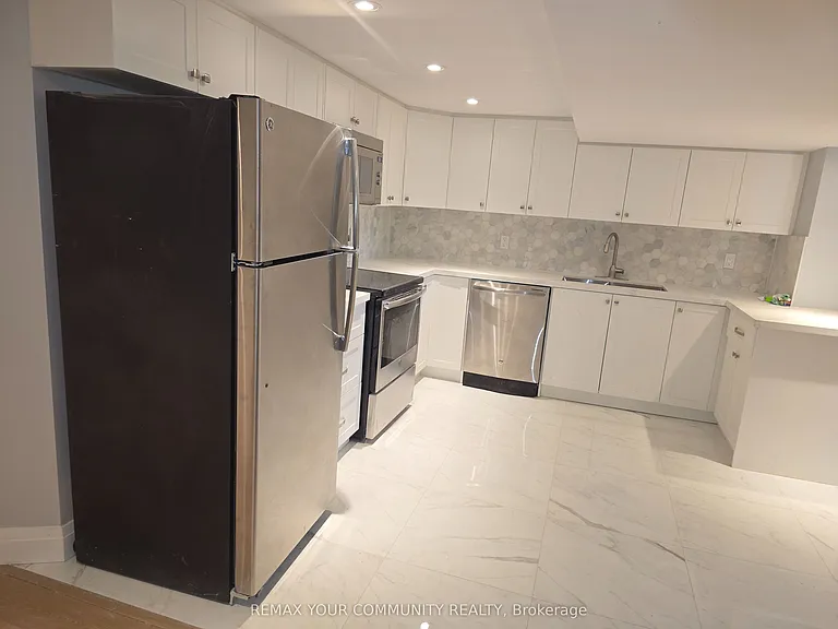 312 Cochrane St #LOWER LEVEL — Photo 7