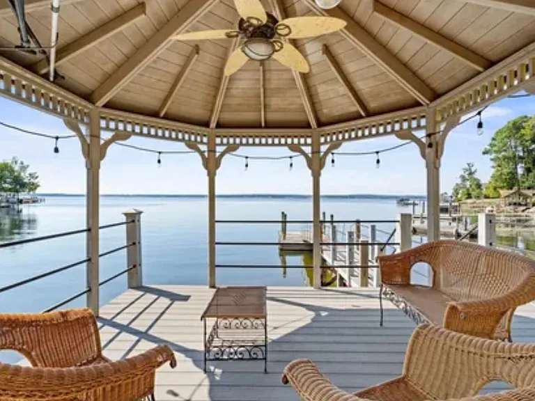 321 Cove View Ct — Photo 32