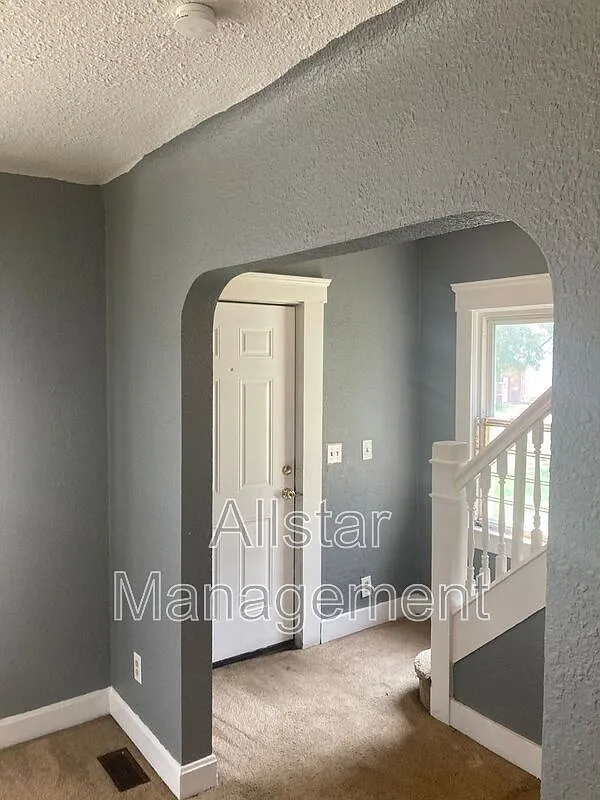 3 bed, 1.0 bath, 1201 sqft, $1,195 — Photo 4