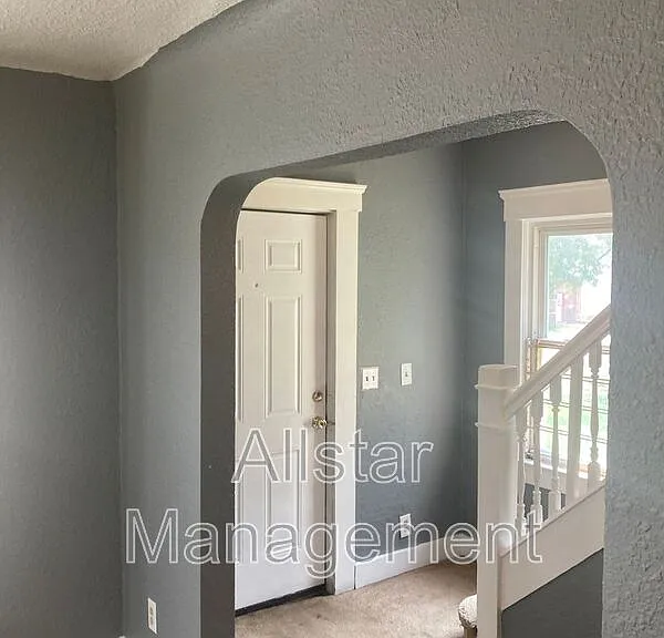 14221 Darley Ave — Photo 4