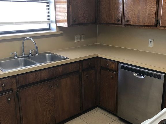 5th image of 902 NE Tortoise Dr APT B