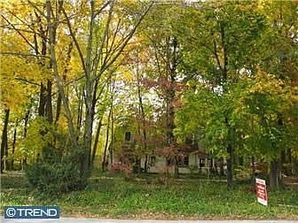 2nd image of 1663 Pemberton Rd
