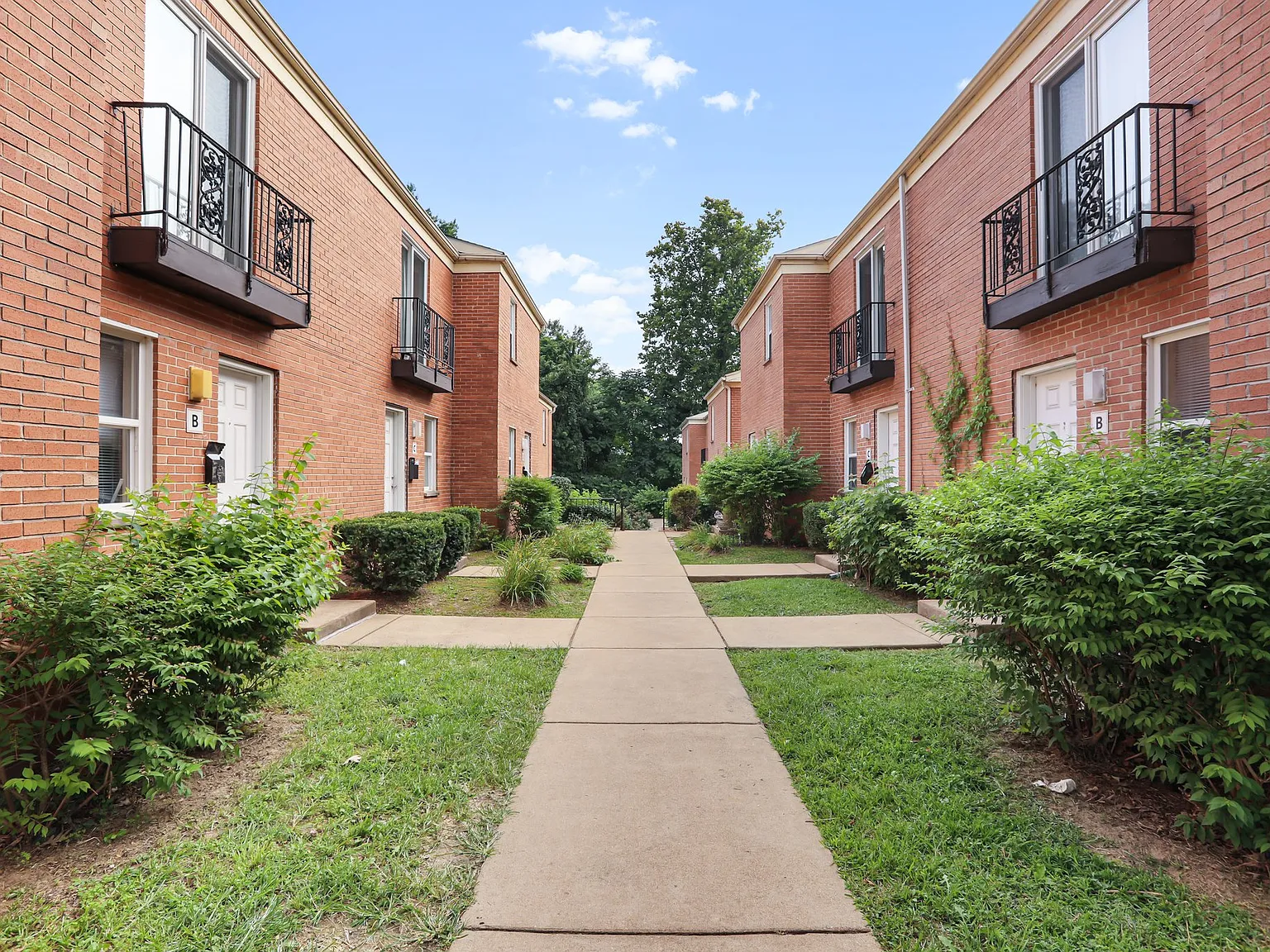 Bermuda Heights Apartments — Photo 2