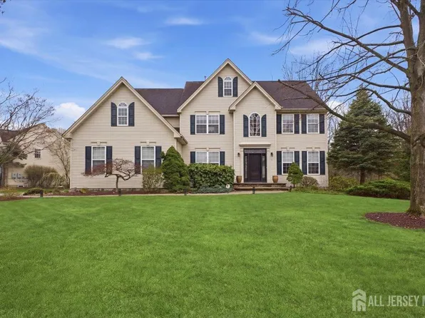 2 Picasso Ct, Somerset, NJ 08873