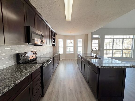 2nd image of 3008 Creekview Ln