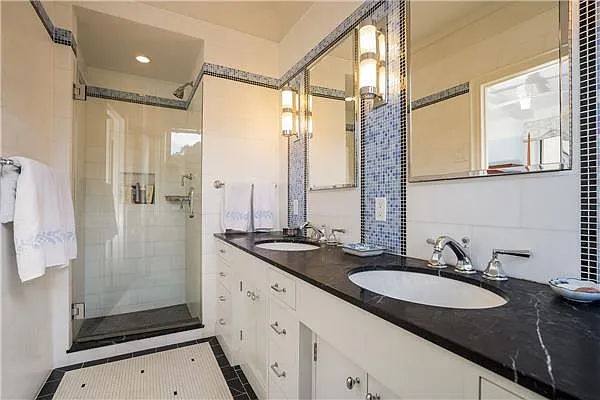 Sold by Avenue Sotheby's International Realty | media 6