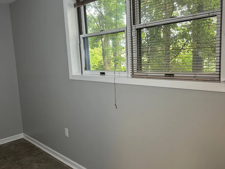 1 College Cres — Photo 10