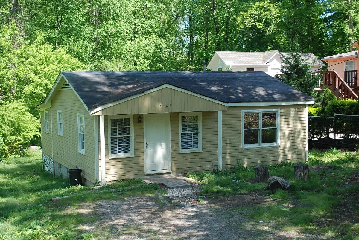 3 bed, 1200 sqft, $1,750 — Photo 1