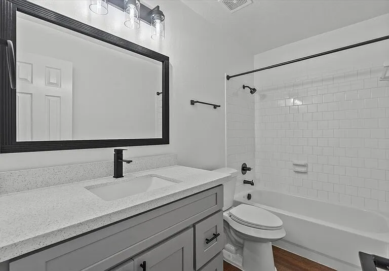 2100 Saint Lucia Calle — Photo 22