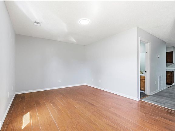 4th image of 1806 Cedar Hts