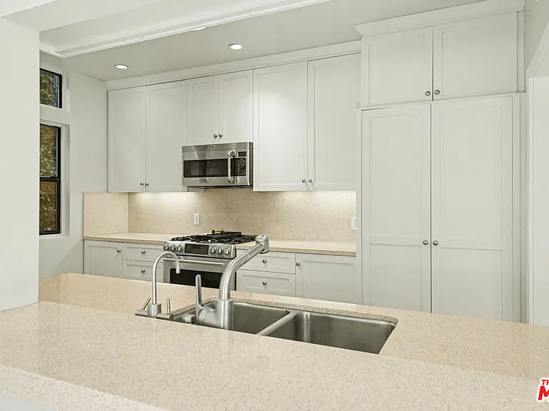1021 Westmount Dr #102 — Photo 9
