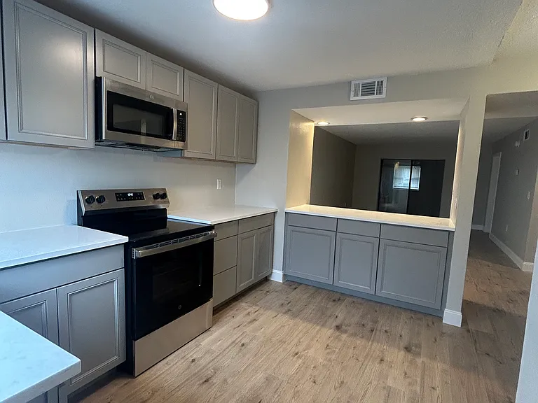 2543 Myrtle Ave #C — Photo 1
