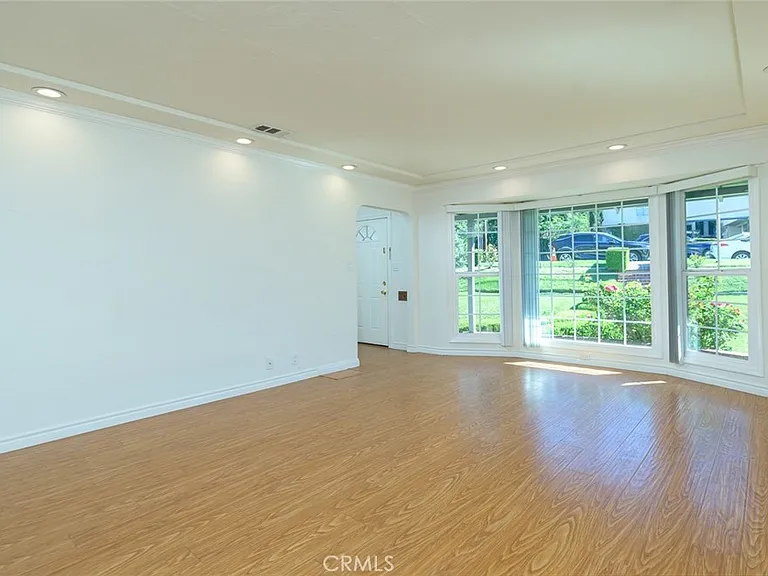 2111 N Verdugo Rd — Photo 16