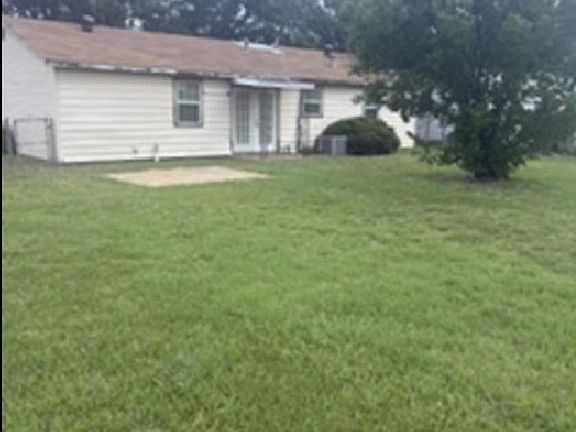 3rd image of 4800 Bonny Dr