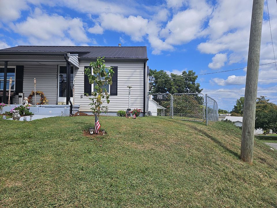 2nd image of 702 Monroe St