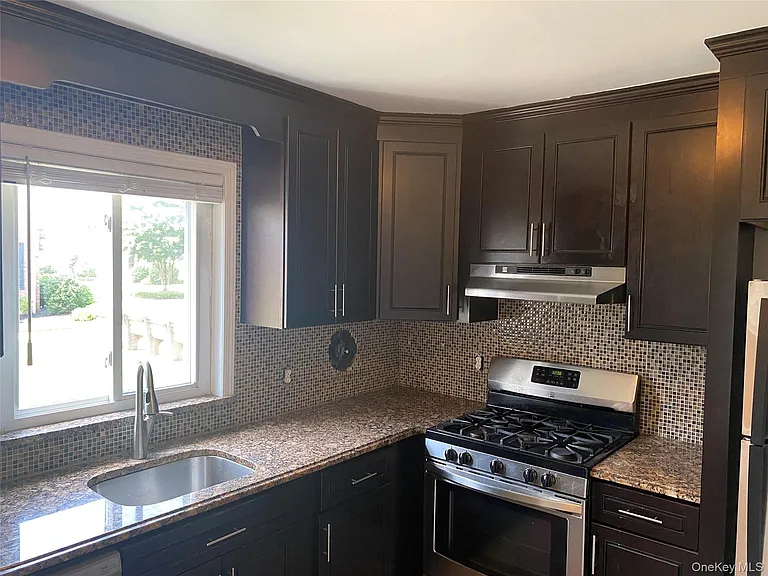 348 Dawson Ln — Photo 6