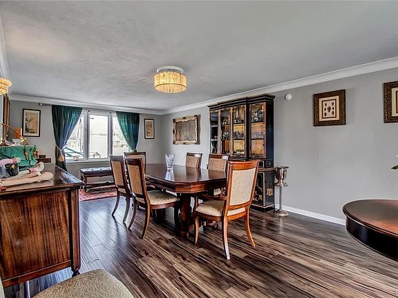 5th image of 239 Willowgrove S