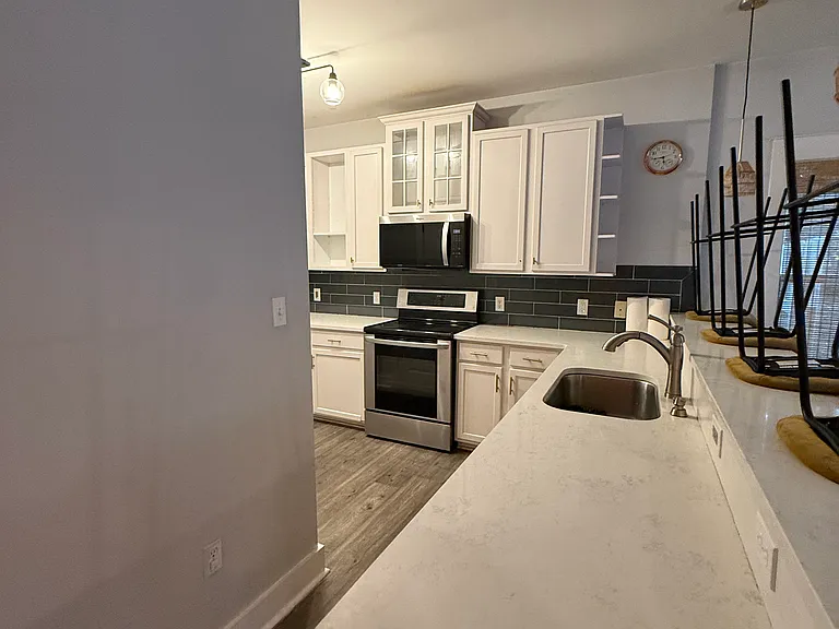 76 E Harborview Rd — Photo 5
