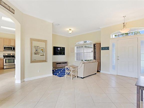 5th image of 114 SW Airview Ave