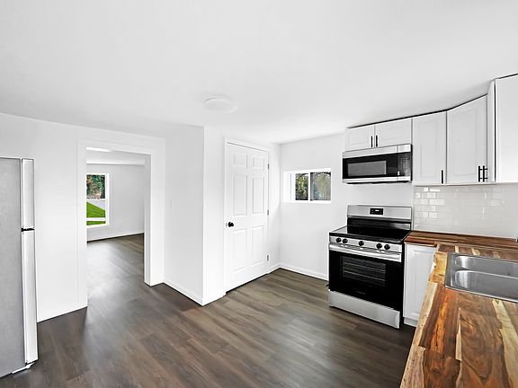 2nd image of 3001 Sunset Ave