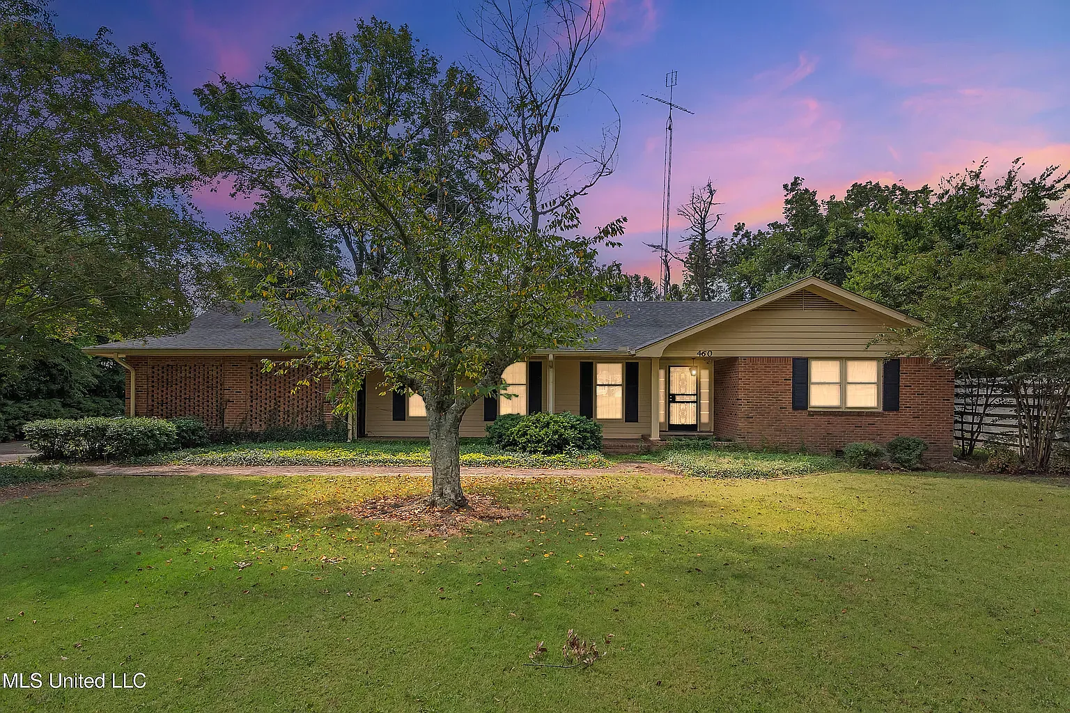2 bed, 2.5 bath, 2713 sqft, $2,100 — Photo 2