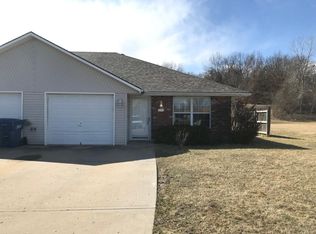 1331 SW Stoneybrooke Dr, Grain Valley, MO 64029