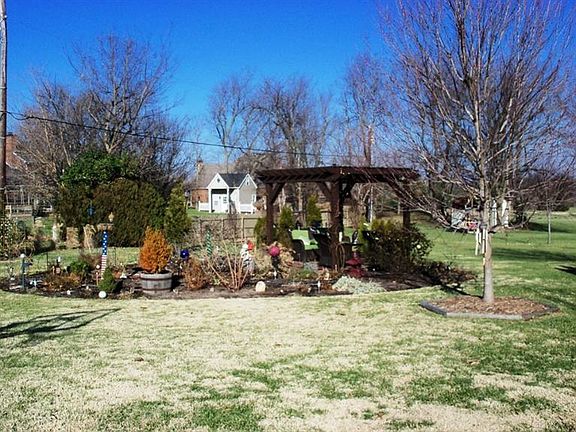 4th image of 925 W Count Fleet Cir