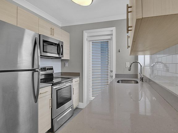 3rd image of 216 Calabria Ave #5