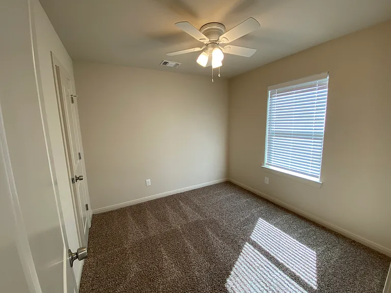 420 E Shepherd St — Photo 12