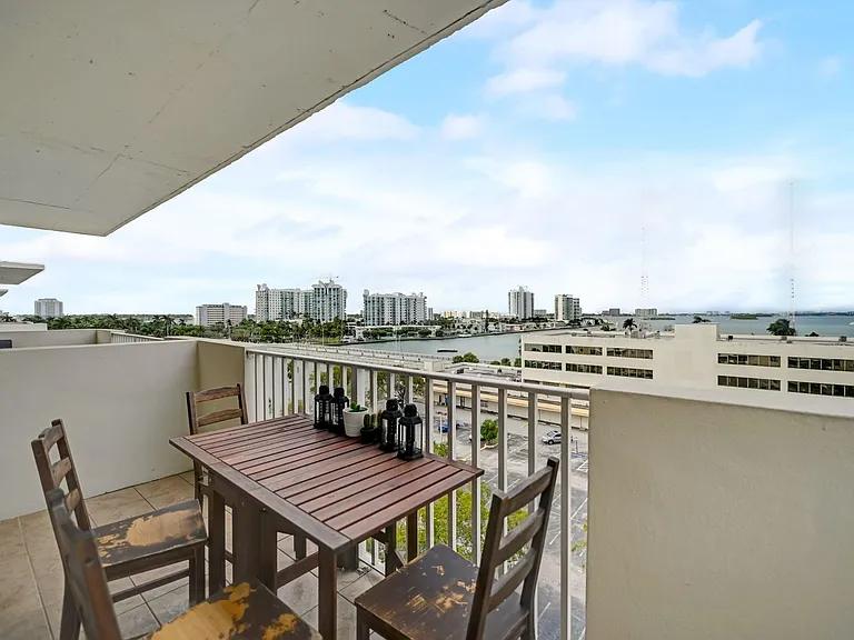 1455 N Treasure Dr — Photo 10