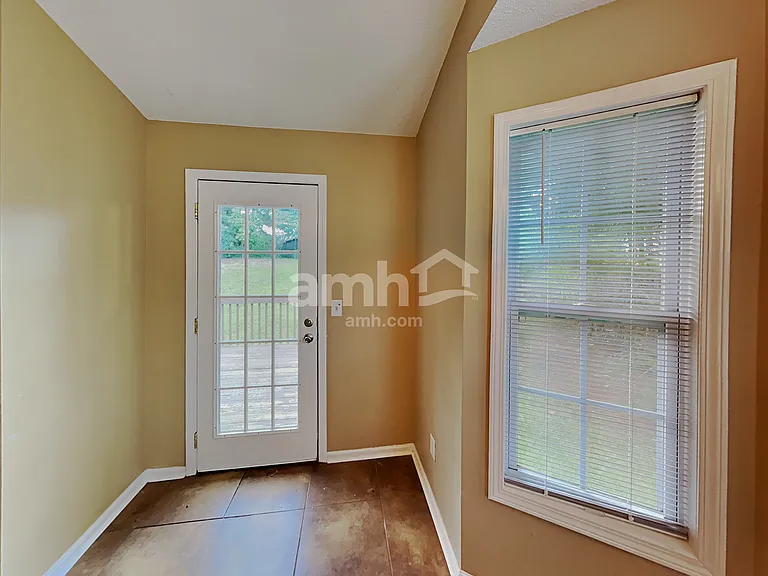 220 Remington Ct — Photo 6