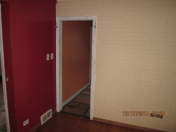 3rd image of 13607 S School St