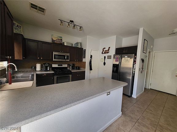 4th image of 2713 La Montana St