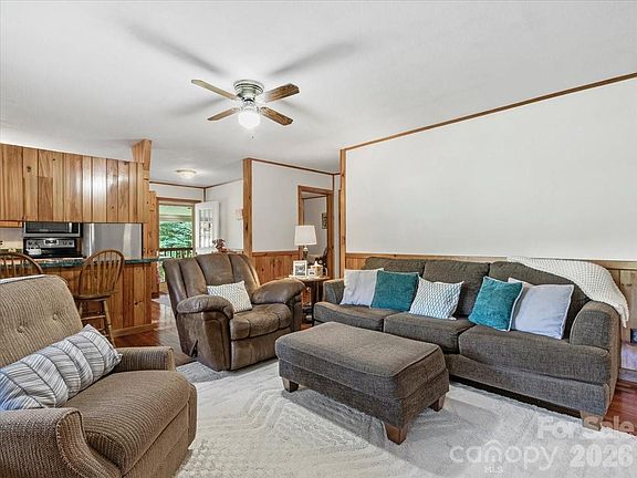 3rd image of 1840 White Oak Rd