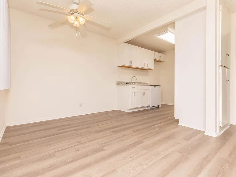 Highland Creek Apartment Homes — Photo 18