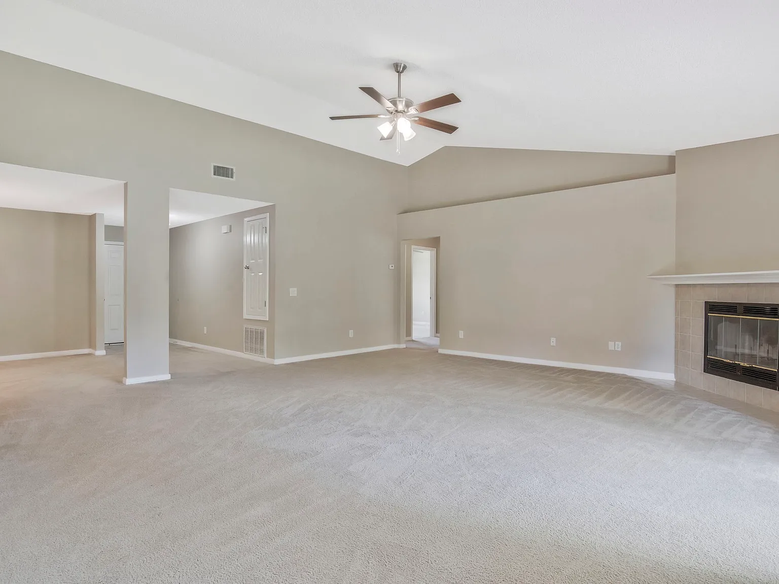 3 bed, 1969 sqft, $2,000 — Photo 4