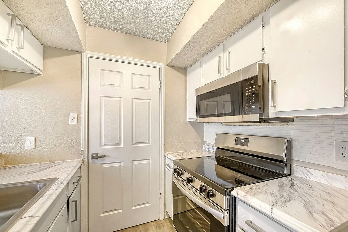 Building Photo - Rise Apollo Heights