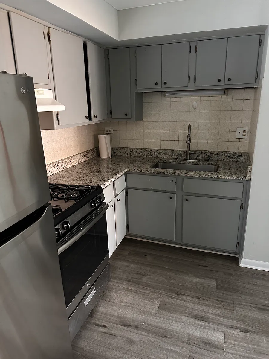 Building Photo - 4485 S Archer Ave #2D