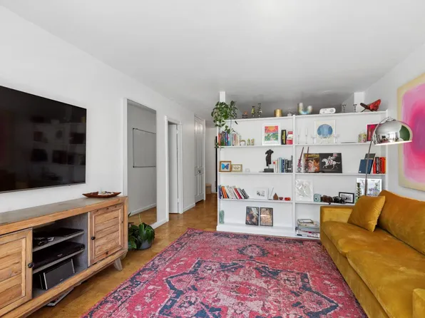 305 East 24th Street 4L image 2 of 11