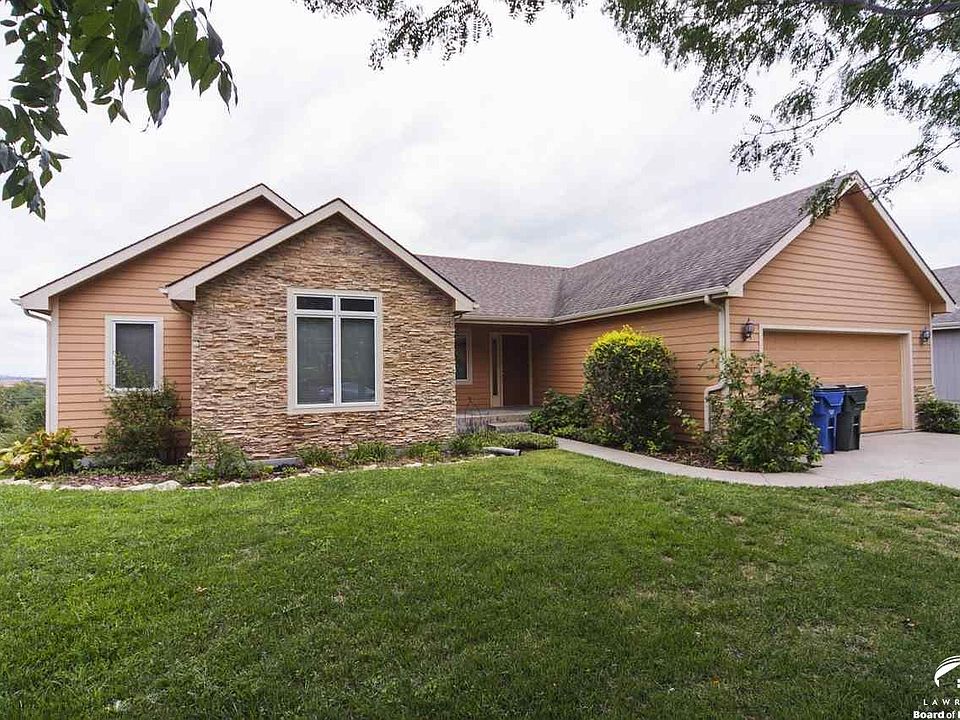 704 N Eagle Pass Dr Lawrence, KS listing photo #1