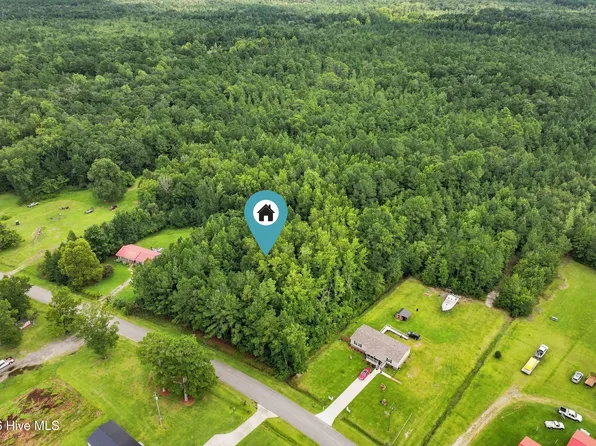 711 Lee Road, Maple Hill, NC 28454