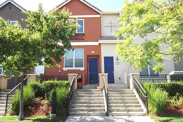 41 Esfahan Dr — Photo 1