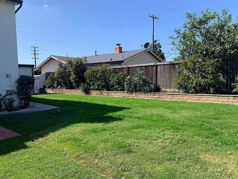 9021 Hyde Park Dr — Photo 30
