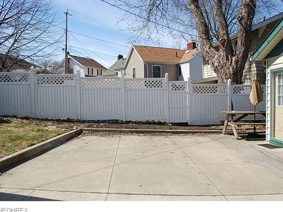 3rd image of 127 Mission Dr